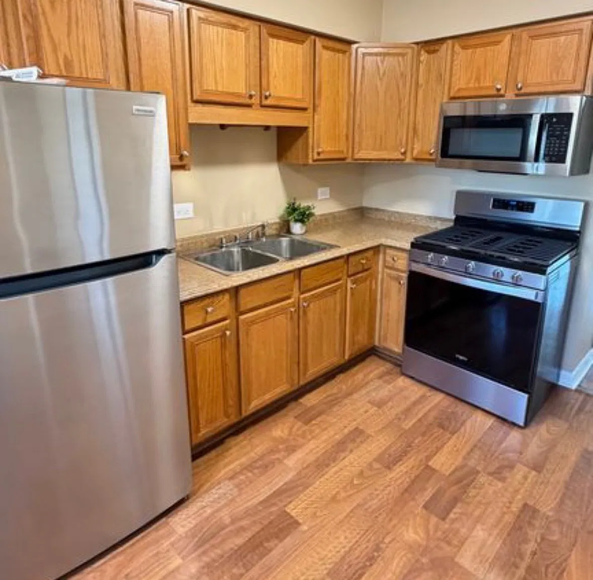 2 bed, 850 sqft, $1,700 — Photo 2