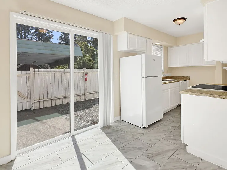 1418 Harris Ave — Photo 9
