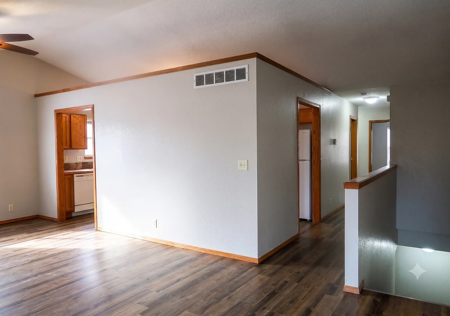 Beautiful and Spacious 4 Bedroom — Photo 3