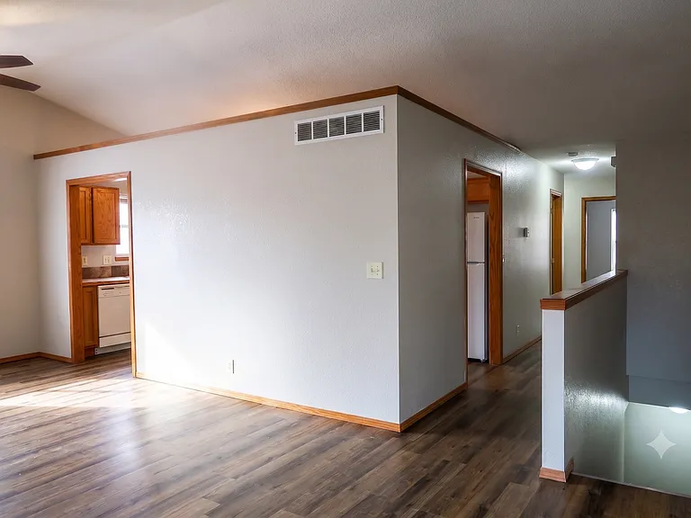 123 N Florence St — Photo 3
