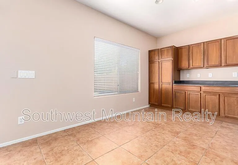 41261 W Laramie Rd — Photo 12