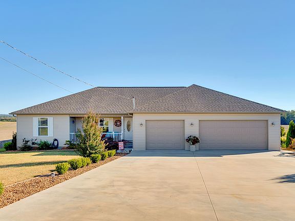 2nd image of 547 Strawberry Dr