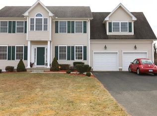 8 Napoleon Dr, Broad Brook, CT 06016