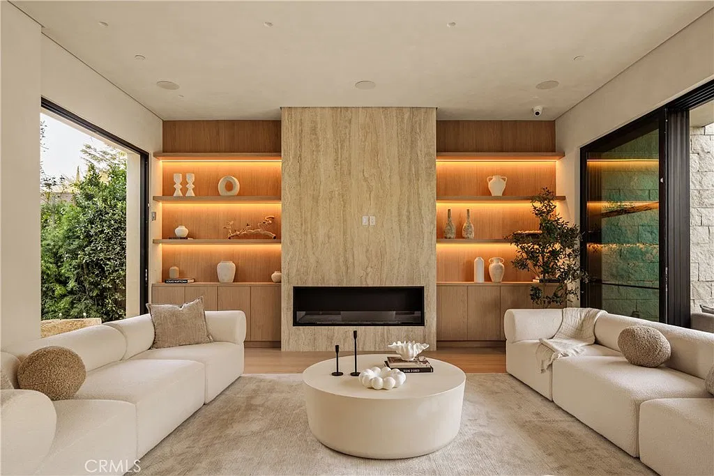 5 bed, 5.5 bath, 4002 sqft, $30,000 — Photo 4
