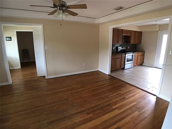 3rd image of 4642 N Orange Blossom Trl
