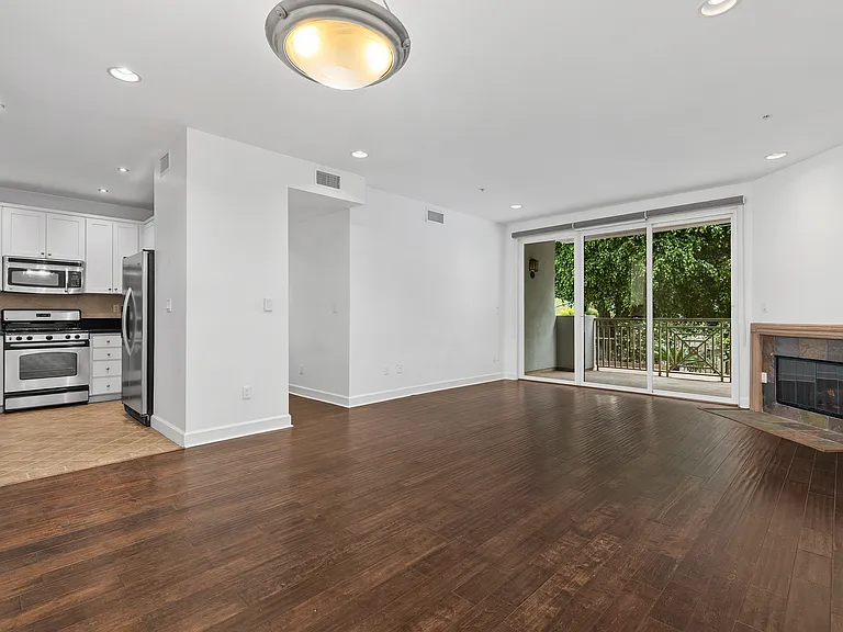 6038 Carlton Way #106 — Photo 5