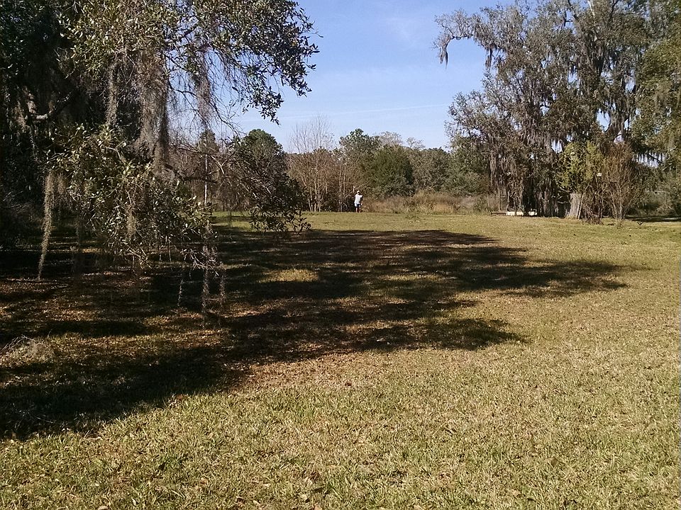 Front looking to rear of lot