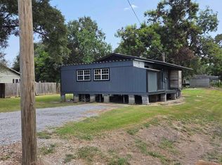 835 Bridgeview St, Bridge City, TX 77611