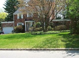 5 Hawthorne Lane, Great Neck, NY 11023