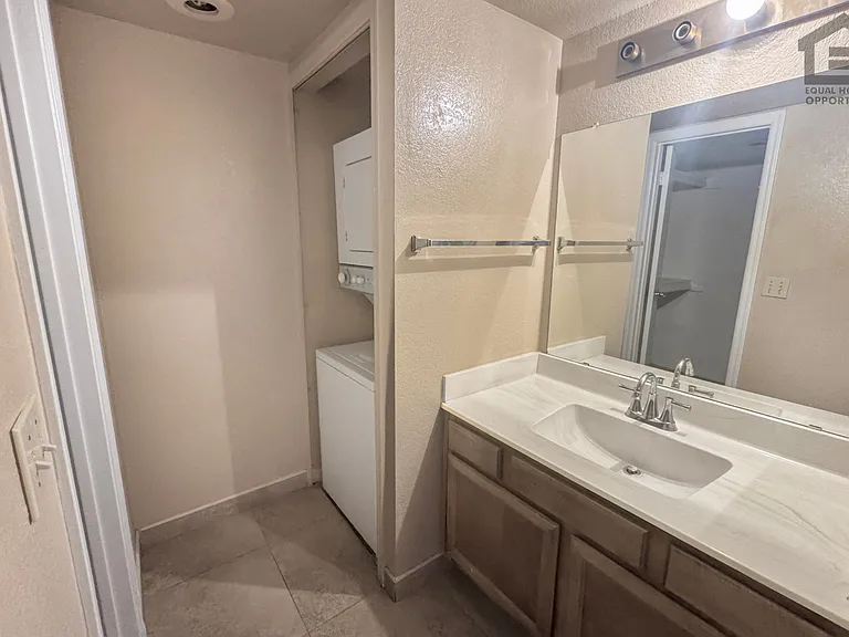10610 S 48th St #1100 — Photo 25