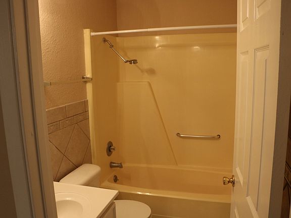 5th image of 226 Bobolink Dr