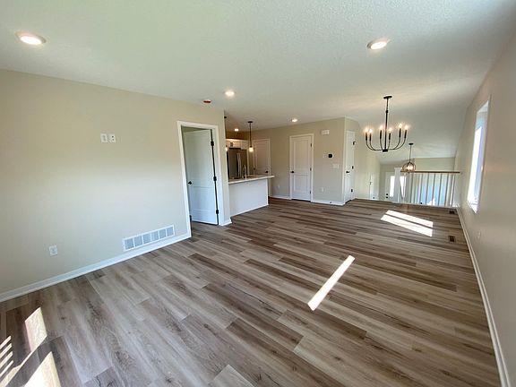 5th image of 1556 Kings Ct SE