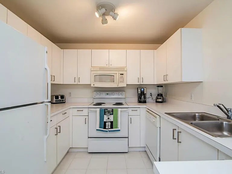 519 Roma Ct #3301 — Photo 5