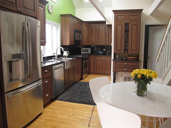 5th image of 1064 Massachusetts Ave #2