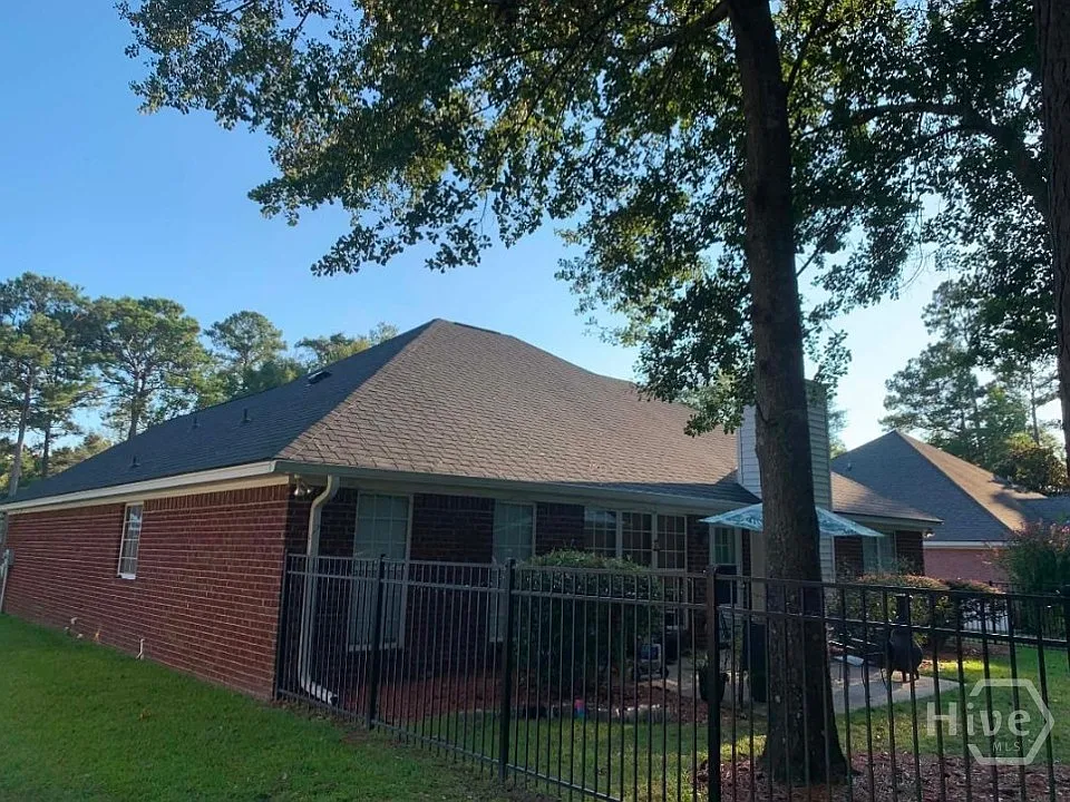 3 bed, 2.0 bath, 1678 sqft, $2,300 — Photo 2