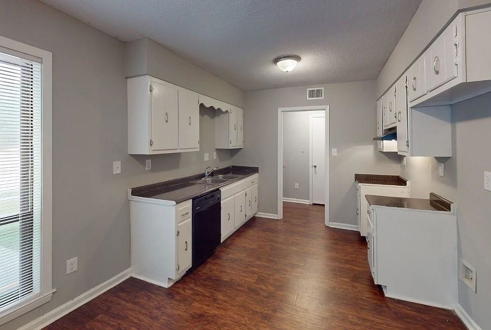 1st image of 3084 Morningview Dr
