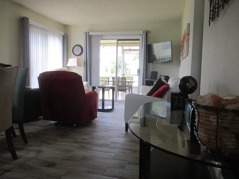 471 Insull Ct — Photo 4