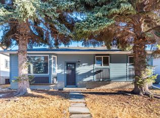 1736 W 41st St NE, Calgary, AB T1Y 2L5