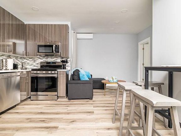 3rd image of 4003 Bell Blvd #2