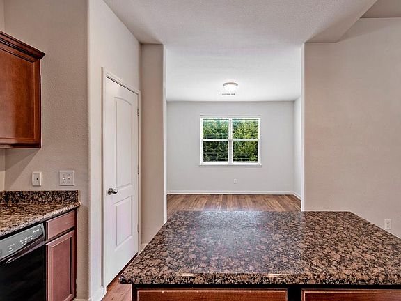 4th image of 1605 Mesquite Ln