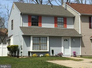 27 Hampton Gate Dr, Sicklerville, NJ 08081