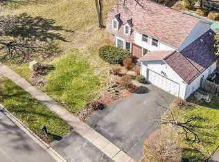 126 Beacon Hills Dr S, Penfield, NY 14526