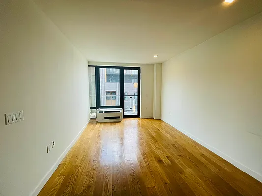 Rented by Zjama Realty Corp | media 20