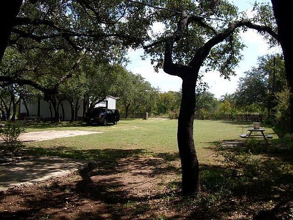 3rd image of 400 Bluebonnet Ln