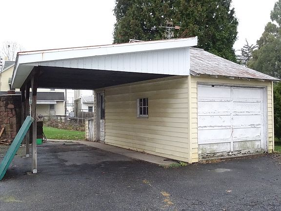 Detached Garage & Carport