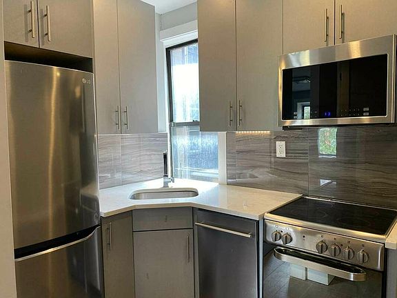 4th image of 238 E 116th St APT 17