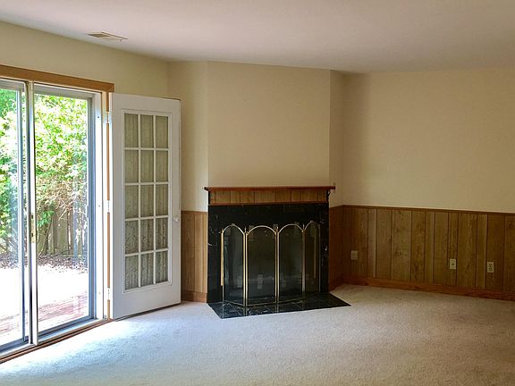 5th image of 440 Burroughs Dr