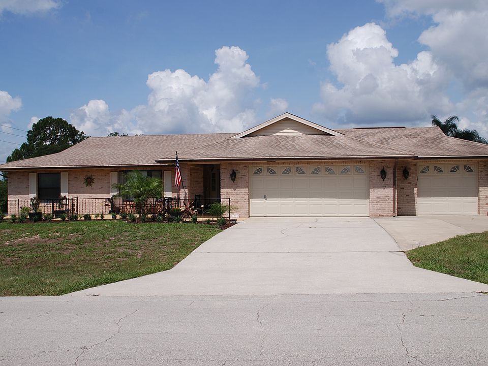 3 Car Garage!