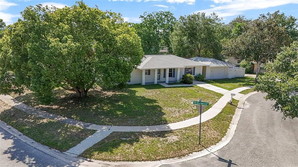 4 bed, 2.0 bath, 1675 sqft, $2,300 — Photo 3