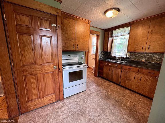 3rd image of 418 Forest Ave E