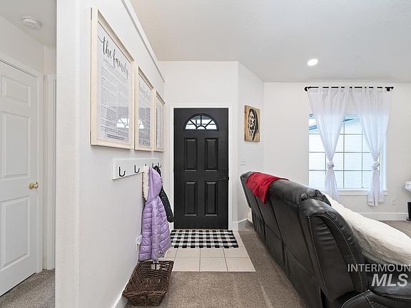 4th image of 3007 Queen Anne Dr