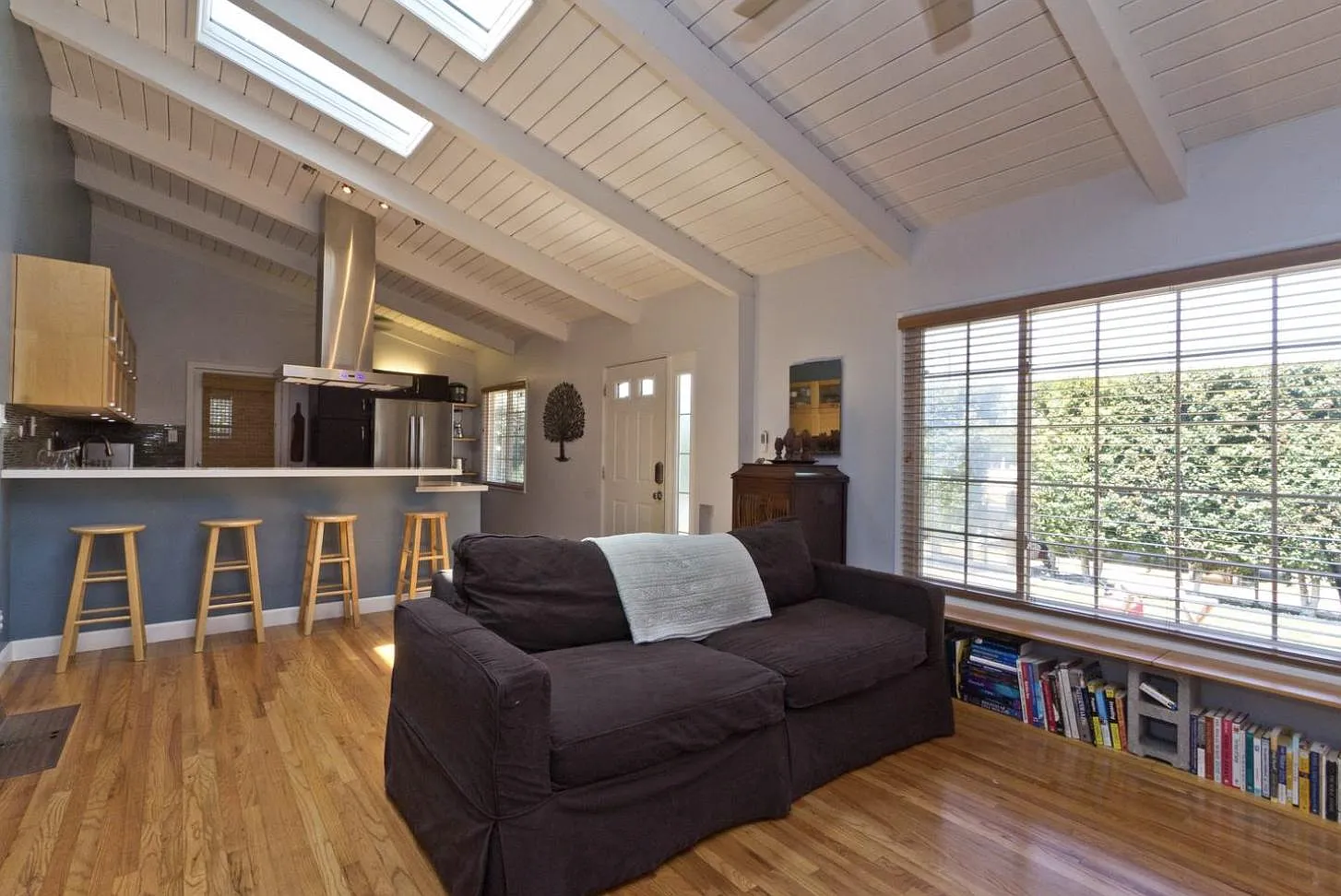 156 Carr Dr — Photo 1