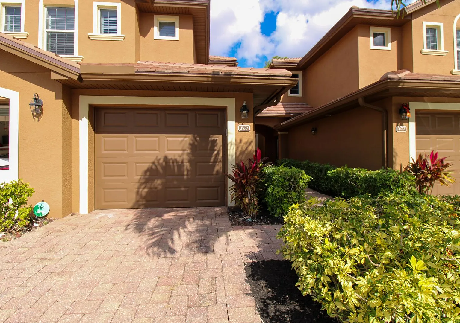 Seasonal Or Annual Fully Furnished Players Club Available** Gated Community — Photo 2