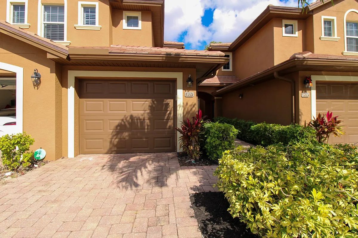 Building Photo - 6657 Alden Woods Cir #201