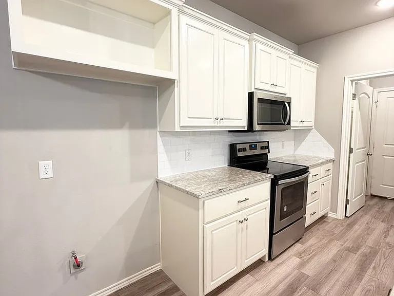 1217 Preston Trl — Photo 11