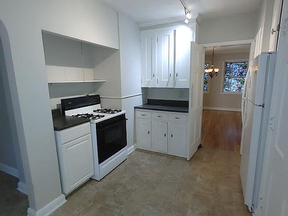 3rd image of 3601 Glencairn Rd