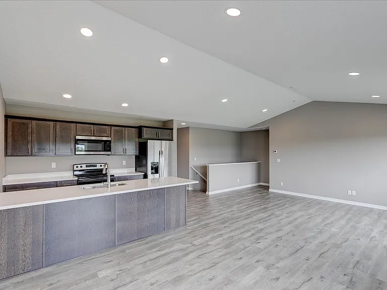 6647 NE 9th Ct — Photo 8