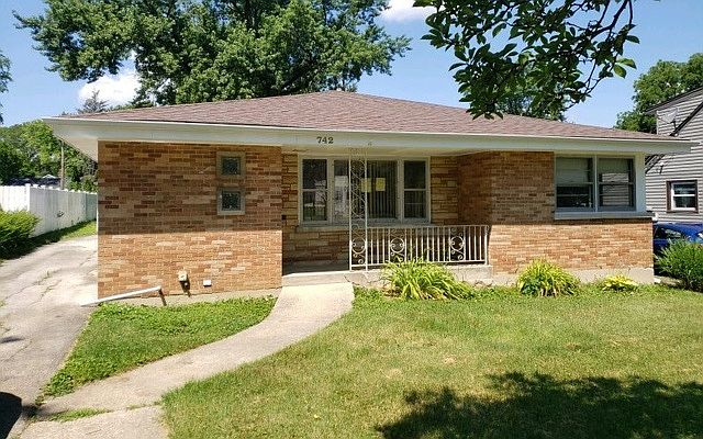 1st image of 742 S Illinois Ave