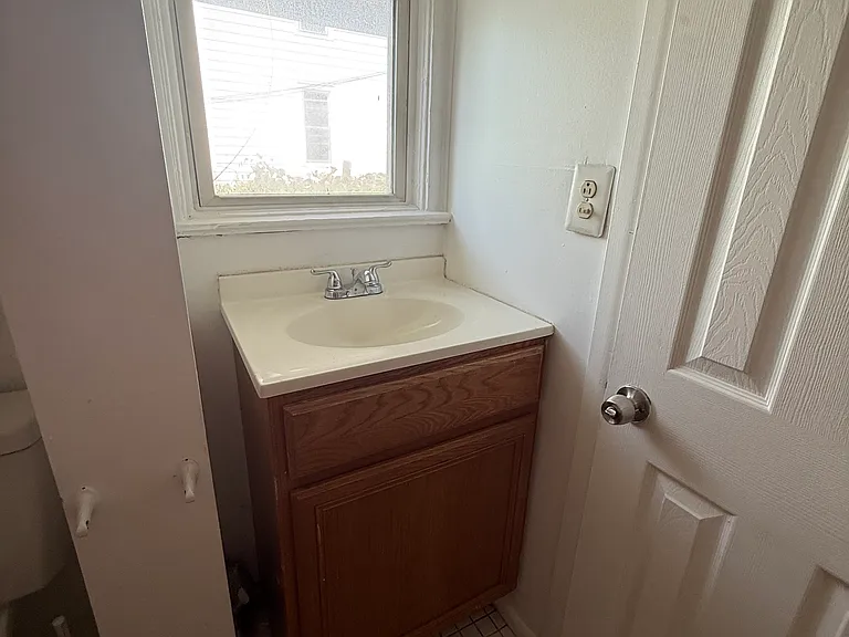 1073 Madison Ave #1 — Photo 8