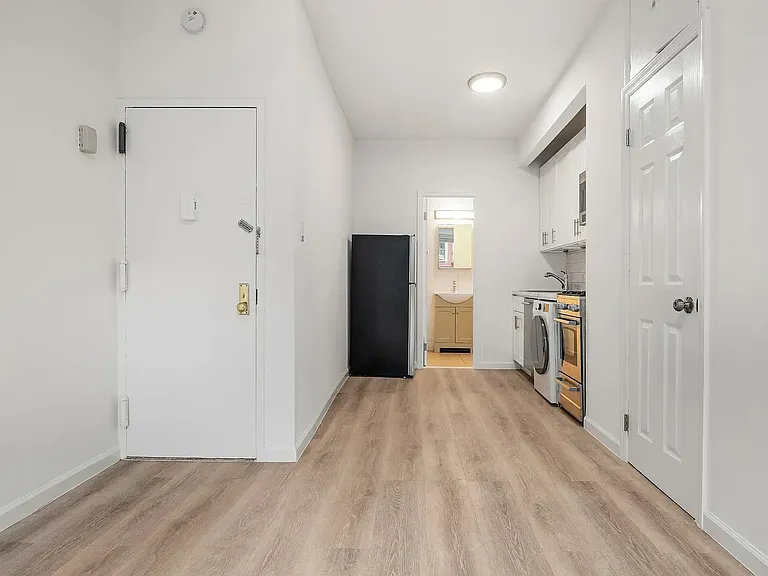 1586 1st Ave #3D — Photo 4