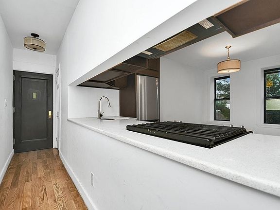3rd image of 1045 Union St #C5