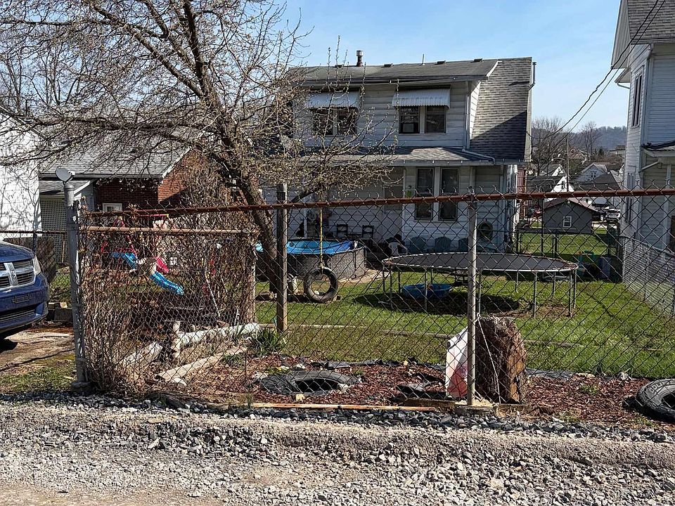 2nd image of 207 Euclid Ave