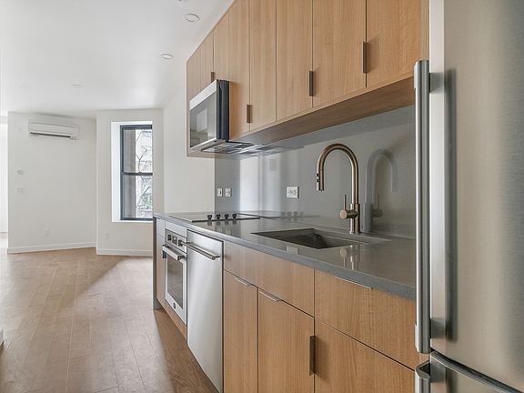 3rd image of 37 Carmine St #5B