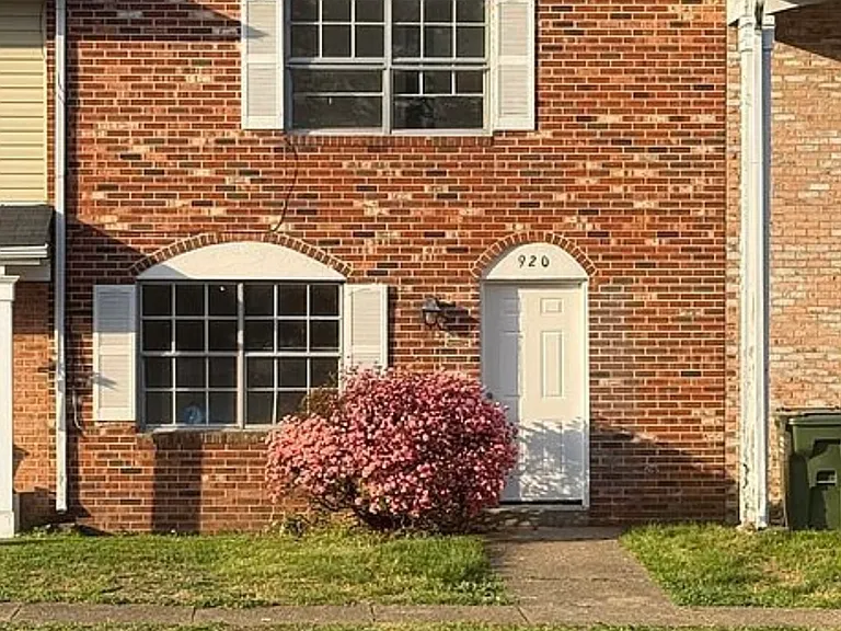 920 Bellows Ave — Photo 1