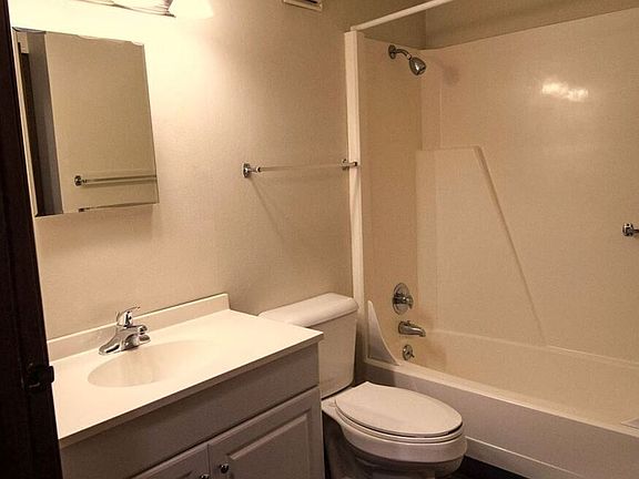 3rd image of 109 Cedargate Ct #109