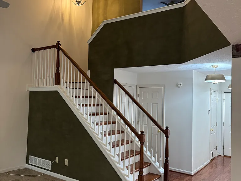 1105 Canyon Ct — Photo 3